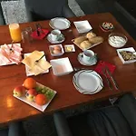 Bed & Breakfast Bij Ons Op Vogelswerf Heukelum
