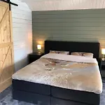 Bij Ons Op Vogelswerf Bed & Breakfast 3*
